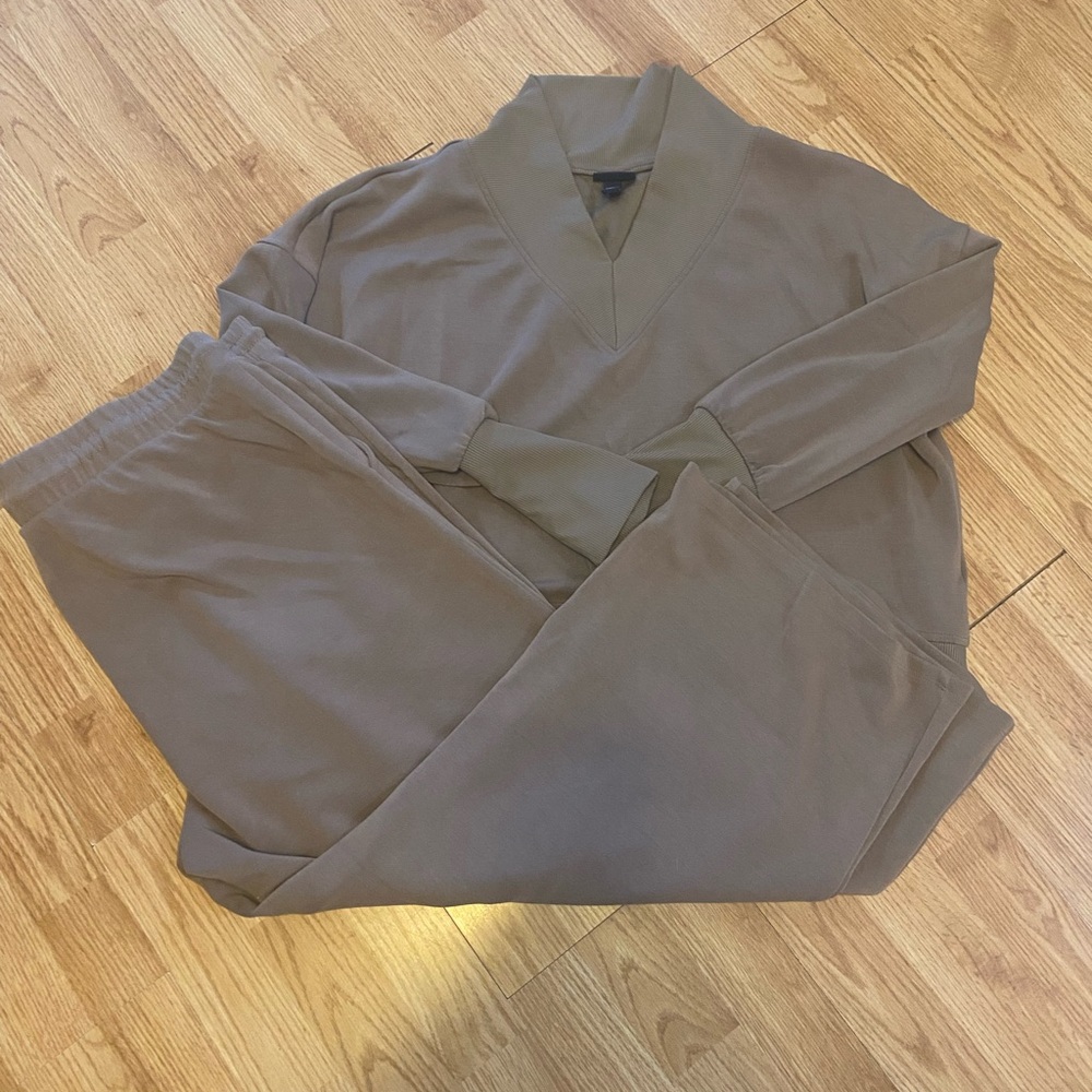 Cozy Two-Piece Lounge Set in Taupe